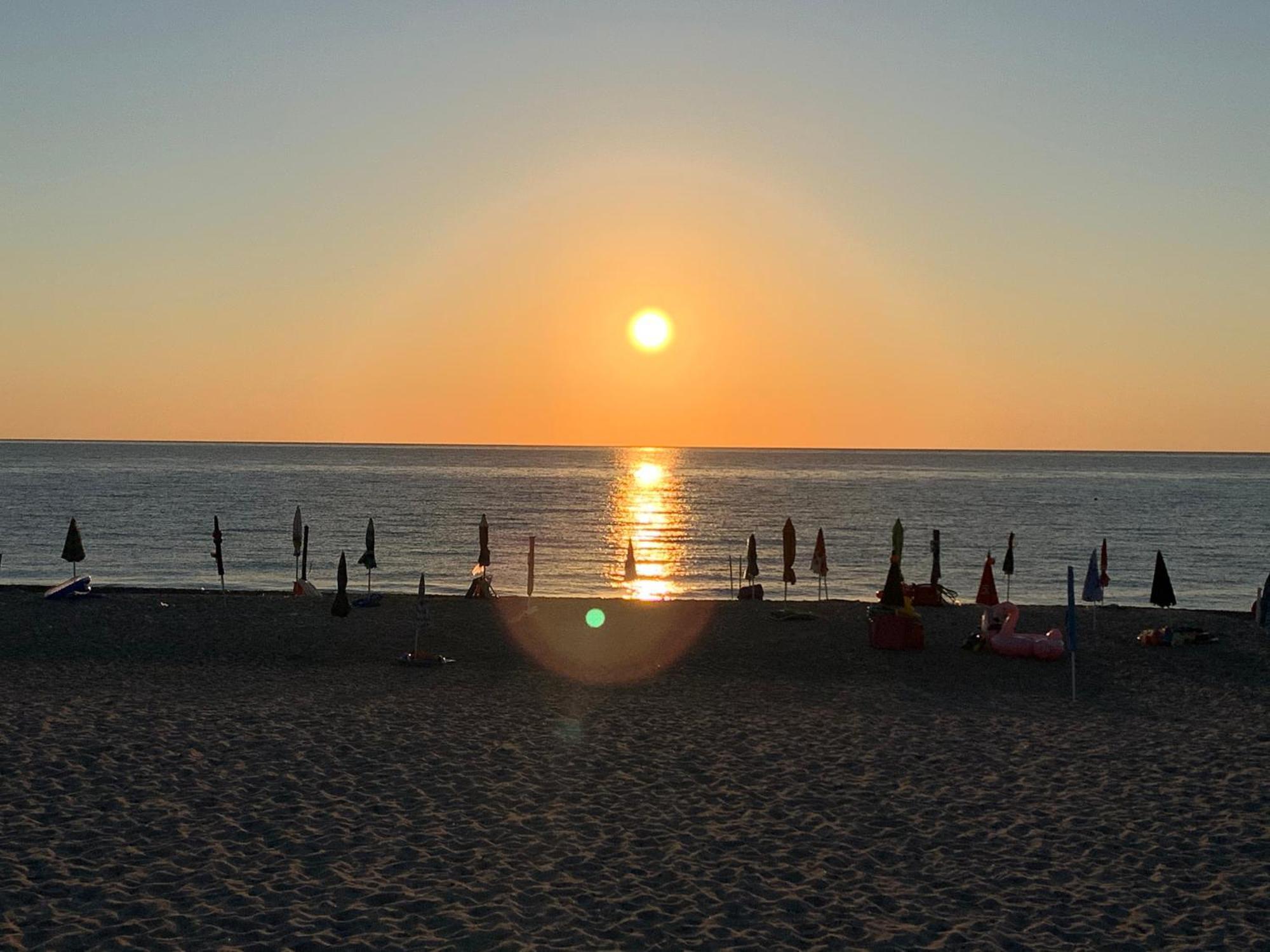 Fantastico appartamento tranquillo a pochi passi dal mare, vista fantastica sul mare, Wi-Fi Gratuito, parcheggio Santa Caterina Dello Ionio Marina Esterno foto