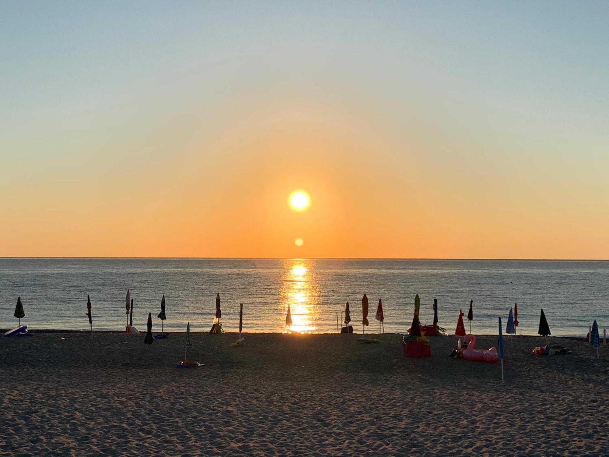Fantastico appartamento tranquillo a pochi passi dal mare, vista fantastica sul mare, Wi-Fi Gratuito, parcheggio Santa Caterina Dello Ionio Marina Esterno foto