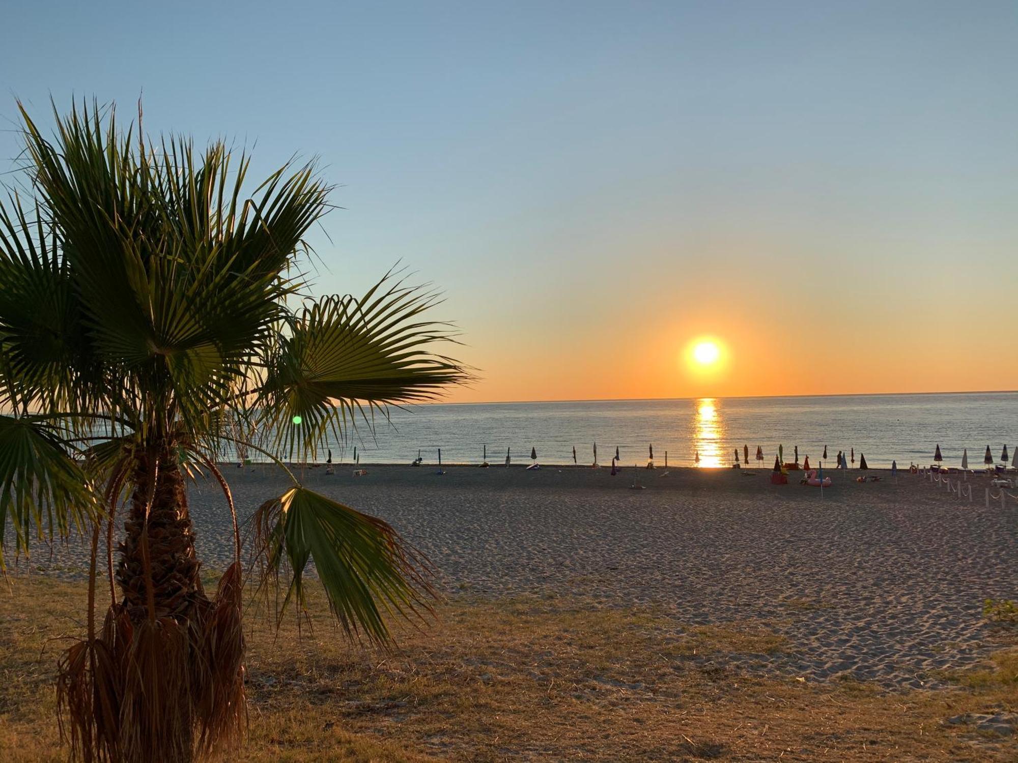 Fantastico appartamento tranquillo a pochi passi dal mare, vista fantastica sul mare, Wi-Fi Gratuito, parcheggio Santa Caterina Dello Ionio Marina Esterno foto
