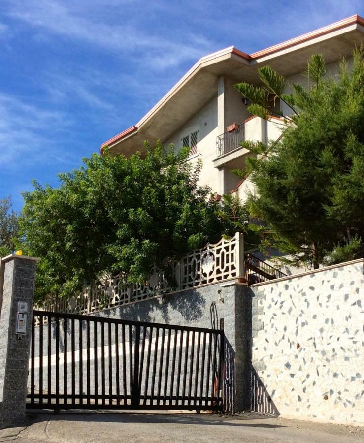 Fantastico appartamento tranquillo a pochi passi dal mare, vista fantastica sul mare, Wi-Fi Gratuito, parcheggio Santa Caterina Dello Ionio Marina Esterno foto