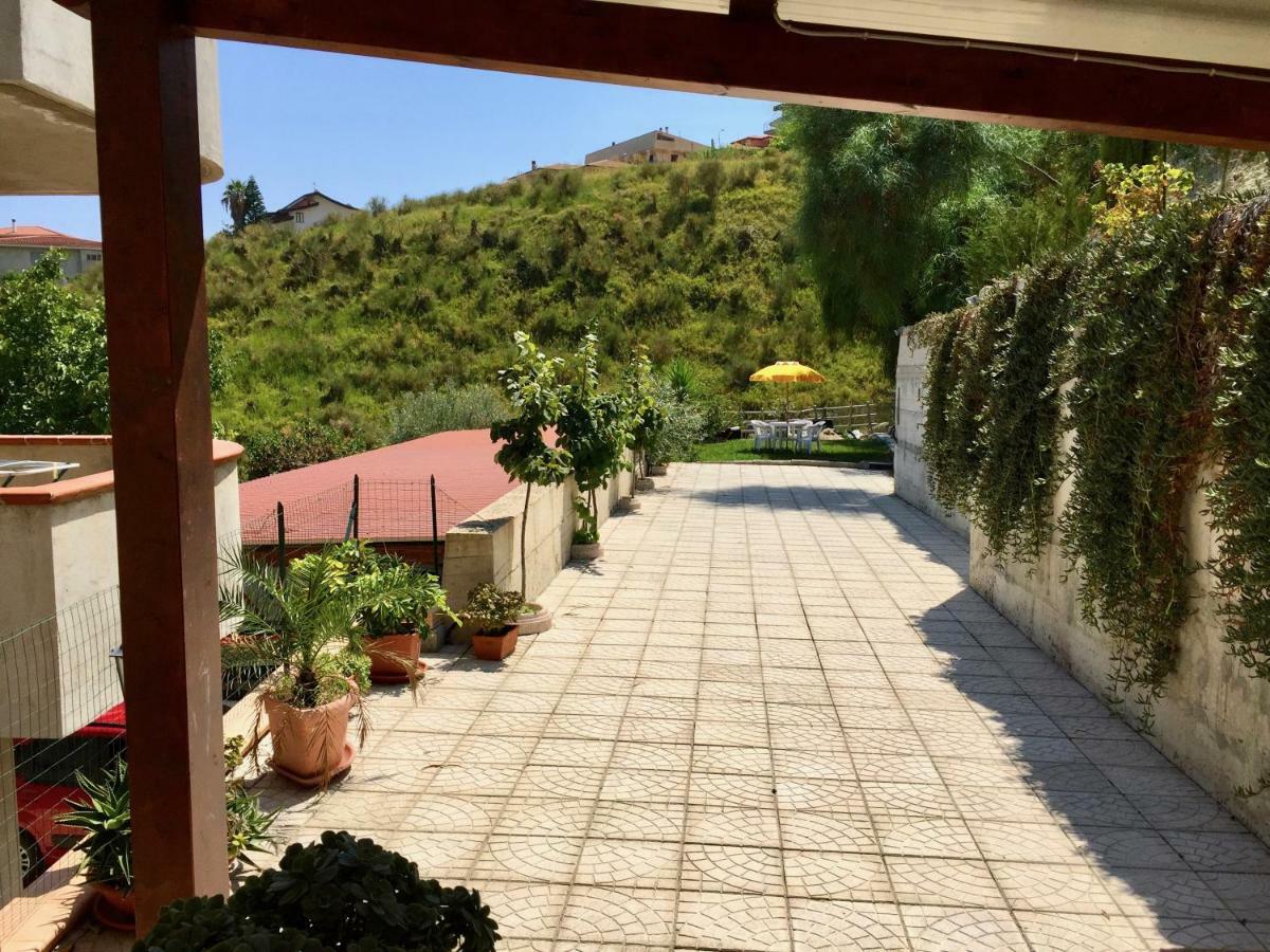 Fantastico appartamento tranquillo a pochi passi dal mare, vista fantastica sul mare, Wi-Fi Gratuito, parcheggio Santa Caterina Dello Ionio Marina Esterno foto